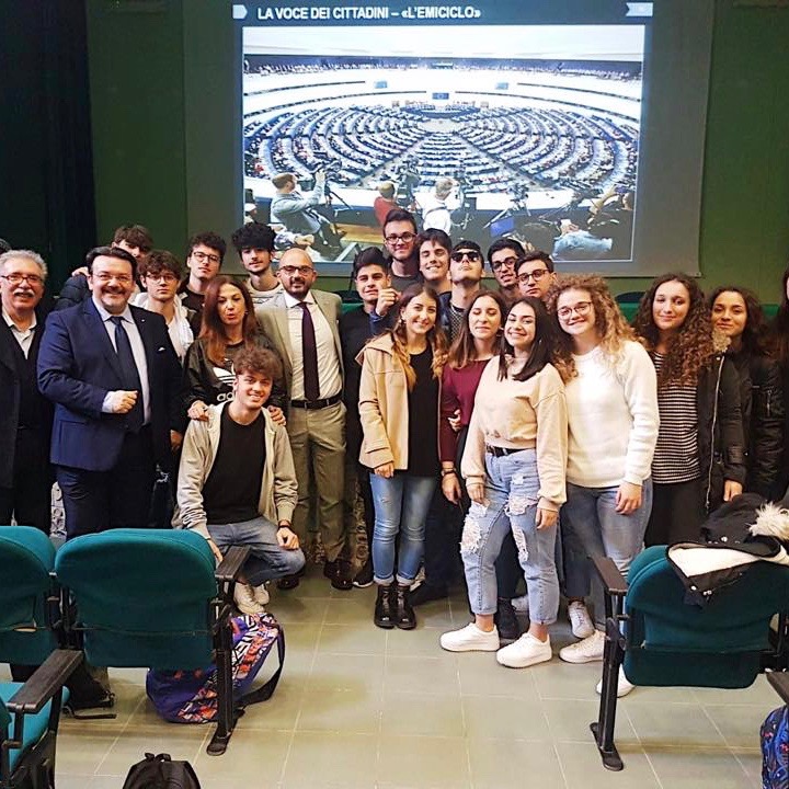 Ragazzi e ragazze durante una delle tappe di EPAS